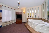 Lamplighter Inn-South Hotels in Springfield