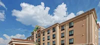 Holiday Inn Express & Suites Selma Отели в г. Сельма
