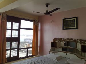 Goroomgo Shanti Guest House Varanasi