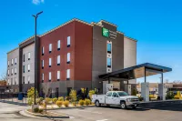 Holiday Inn Express & Suites Tulsa East - Catoosa Hotels near Vale at Redbud