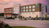 Holiday Inn Express & Suites Ruston Hotels near Hibbett Sports