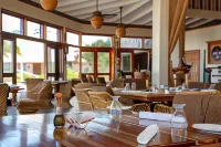 Almond Beach Resort at Jaguar Reef - bar