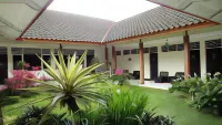 Hotel Cisarua Indah Hotel dekat Air Terjun Cilember