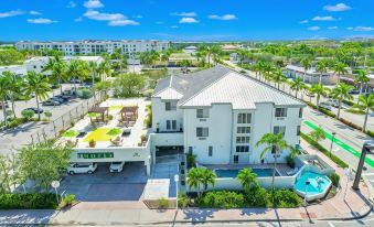 Naples Park Central Hotel