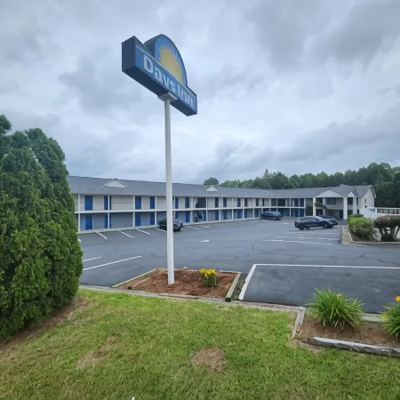 Days Inn by Wyndham Dahlonega University Area