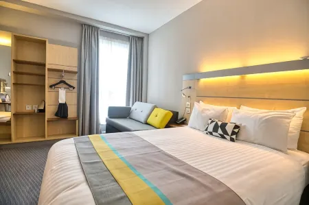 Holiday Inn Express Hull City Centre Отели рядом с достопримечательностью «Университет Халл»