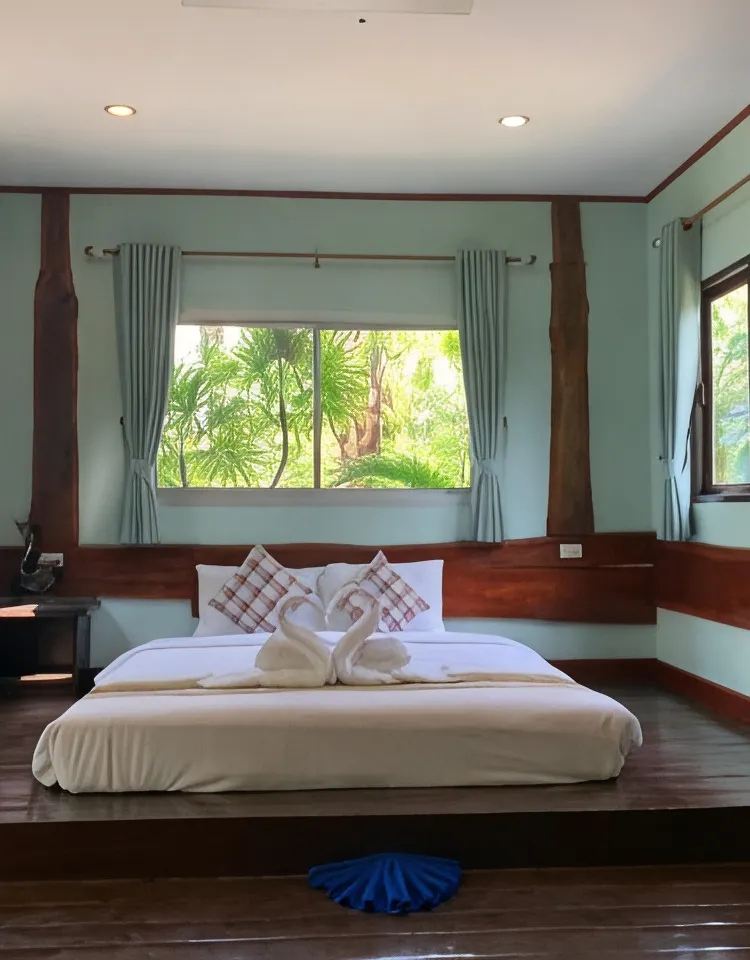 ห้องดีลักซ์ เตียงใหญ่ พร้อมระเบียง