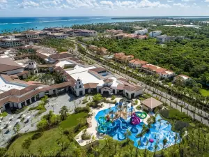 Unique Club at Lopesan Costa Bávaro Resort