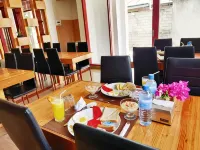 Athens View Hotel Hotels in Maadhoo