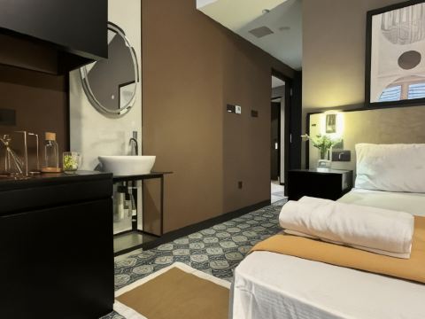 Eastbay Suites @ East Coast