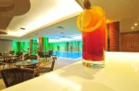 Ramada by Wyndham Usak - Pools