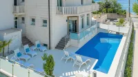 Hotel Riva Kaštela with Swimming Pool - С бассейном