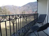 Appartement. Dans un Parc. A 5 Minutes à Pied du Centre Ville. Idéal Curistes Hoteles en Bagnères-de-Luchon