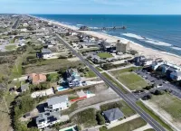 Beachside Breeze! 5 BR 3 BA beach paradise!