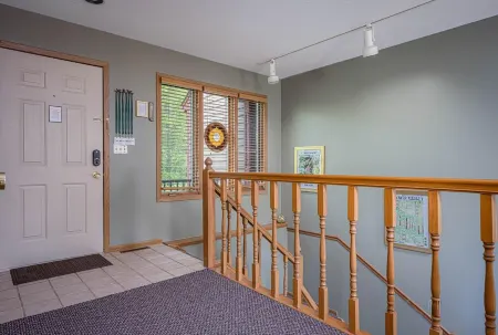 Near golf courses and amenities!