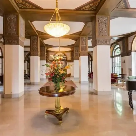 Fantastic sea view apartment in historic building with free parking