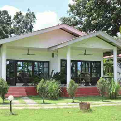 Kaziranga Golf Resort Hotel Exterior