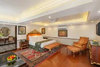 Mayfair Spa Resort & Casino Отели в г. 