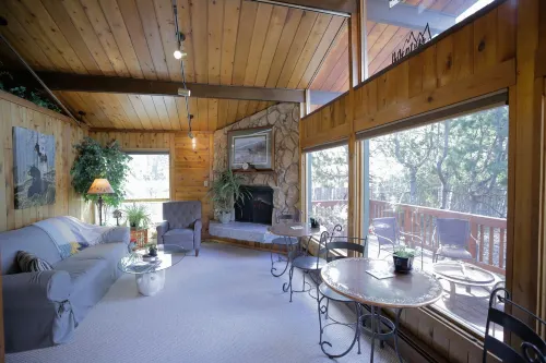 Jewel Lake Bed and Breakfast - Bed and breakfasts