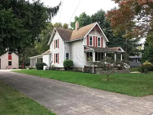 Come stay and relax at the Captain's House in Historic Vermilion Harbor Town.