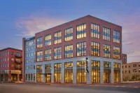 Aloft Portland Downtown Waterfront ME Hotel dekat Old Port