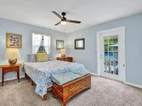 The Clubhouse - Fish, Bike and Relax in this spacious Home with a Hot Tub Hotels in Bokeelia