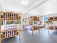 Surf Inn Boutique Backpackers - Free Breakfast Hotels in Gold Coast