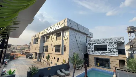 Fullbliss Hotel and Suites