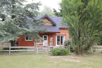 Chalet des Isles around the Golf course Hotels in Saint-Jean-de-la-Riviere