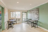 Hotel Avenida - Oceanside Camp Pendleton