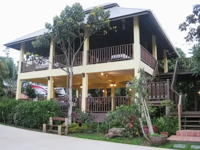 Monn Phu Phrai Hôtels à : Doi Saket