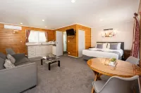 Tudor Park Motel Hotels near St Luke's Anglican Church,
