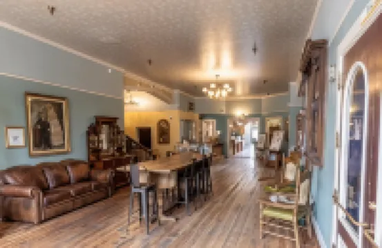 Historic Plaza Hotel