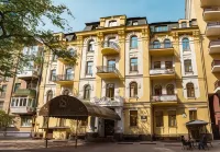 Senator City Center Hotels near Independence Square