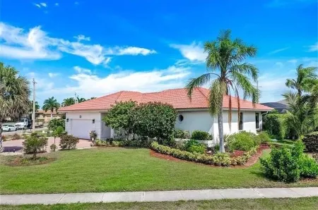 Marco IslandOn the Island” Pool/Spa/Waterfall Oasis Gorgeous Tropical Home Отели рядом с достопримечательностью «Марко Айленд Бич»