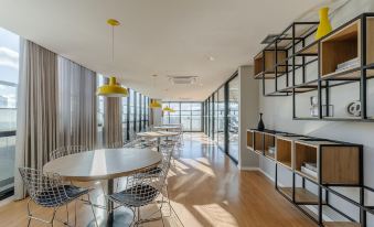 Comfortable and Complete Stay in Downtown Curitiba - ECL