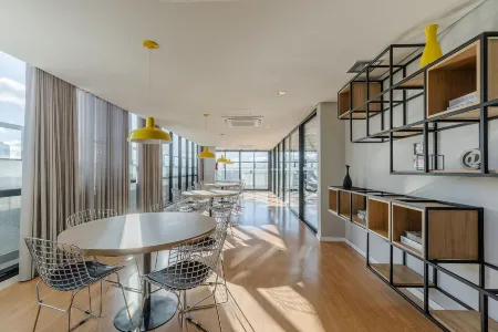 Comfortable and Complete Stay in Downtown Curitiba - ECL Отели рядом с достопримечательностью «Pontifical Catholic University of Paraná, Curitiba Campus»