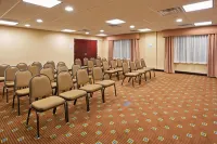 Holiday Inn Express & Suites Syracuse North - Airport Area Hotels in Cicero