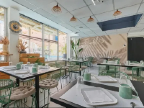 Hôtel les Sables - Urban Style - by Logis Hotels Hotels in Canet-en-Roussillon