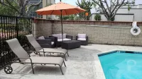 Oak Tree Inn Hotels in Monrovia