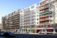 Colegio Mayor Resa la Concepción Hotels near Balneario La Alameda