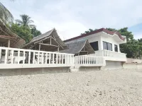 Luna Oslob Travellers Inn