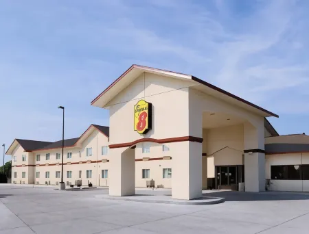 Super 8 by Wyndham Alma Отели в г. Маллалли