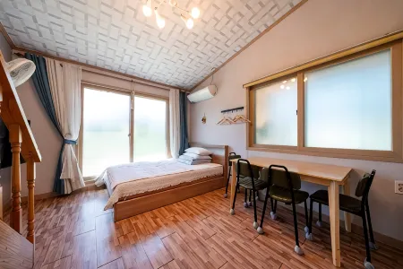 Yeoncheon Seonnyeobawi Pension Отели рядом со станцией Jeongog-Yeog