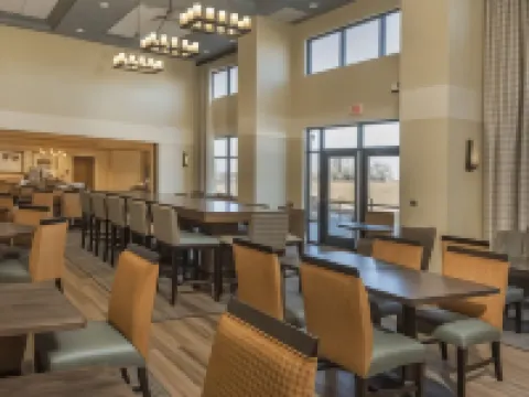 แฮมป์ตัน อินน์แอนด์สวีทส์ เบรเซลตัน โรงแรมในBraselton