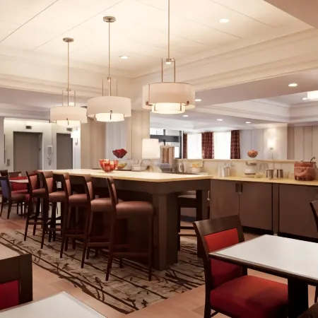 Hampton Inn Boston/Cambridge Отели рядом с достопримечательностью «Kendall Square»