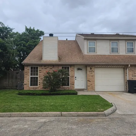 Modern Secluded 2 BR 1.5 Bath
