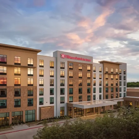Hilton Garden Inn Grapevine at Silverlake Crossings