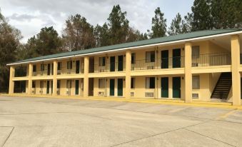 Super 8 by Wyndham Picayune
