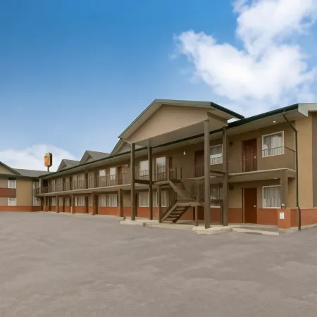 Super 8 by Wyndham Fox Creek